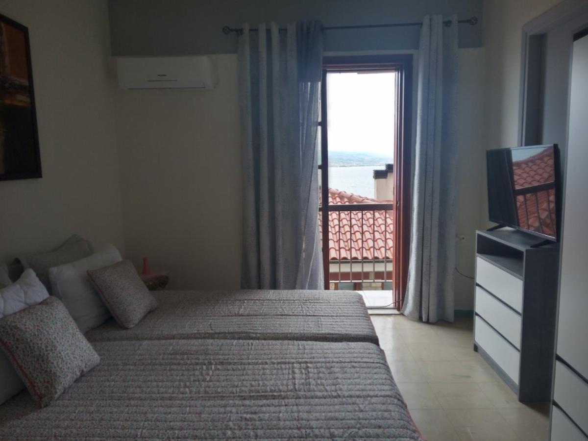 Clock'S House Apartment Nafpaktos Bagian luar foto