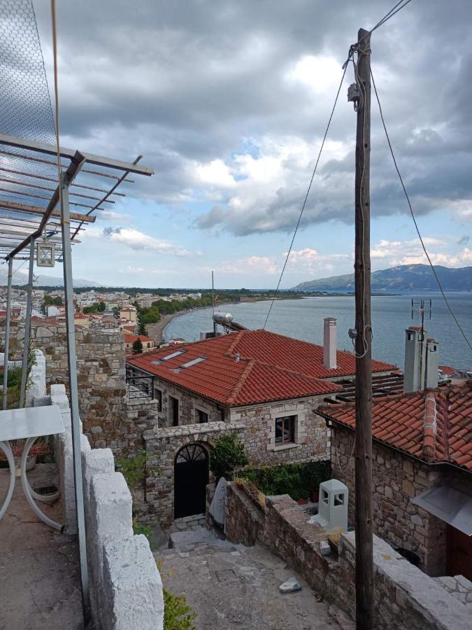 Clock'S House Apartment Nafpaktos Bagian luar foto