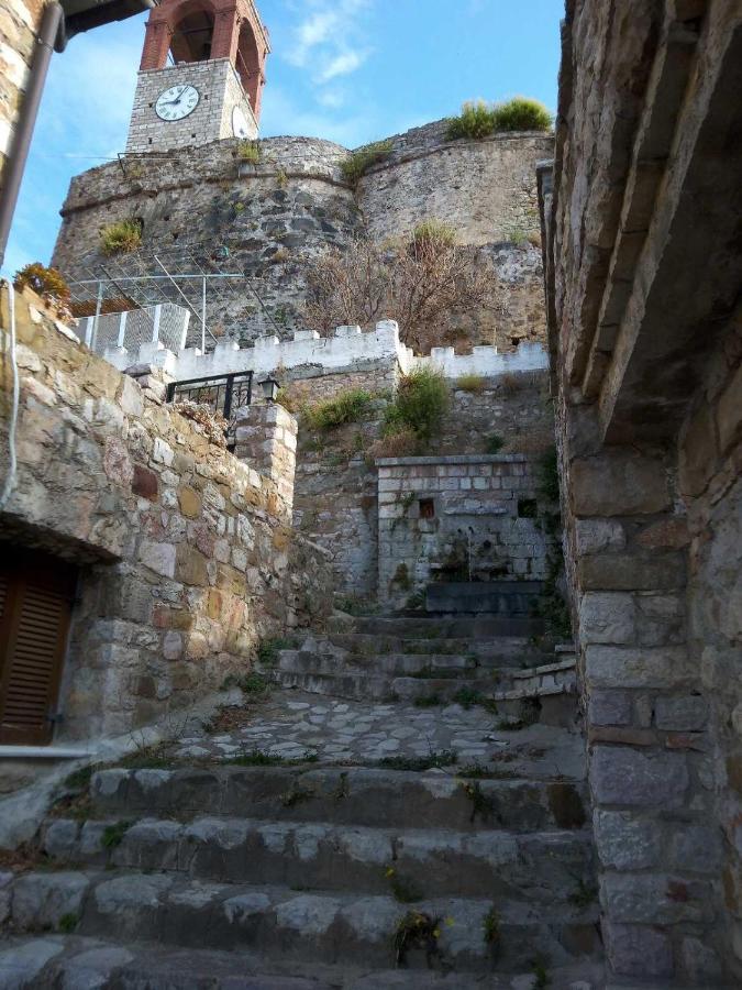 Clock'S House Apartment Nafpaktos Bagian luar foto
