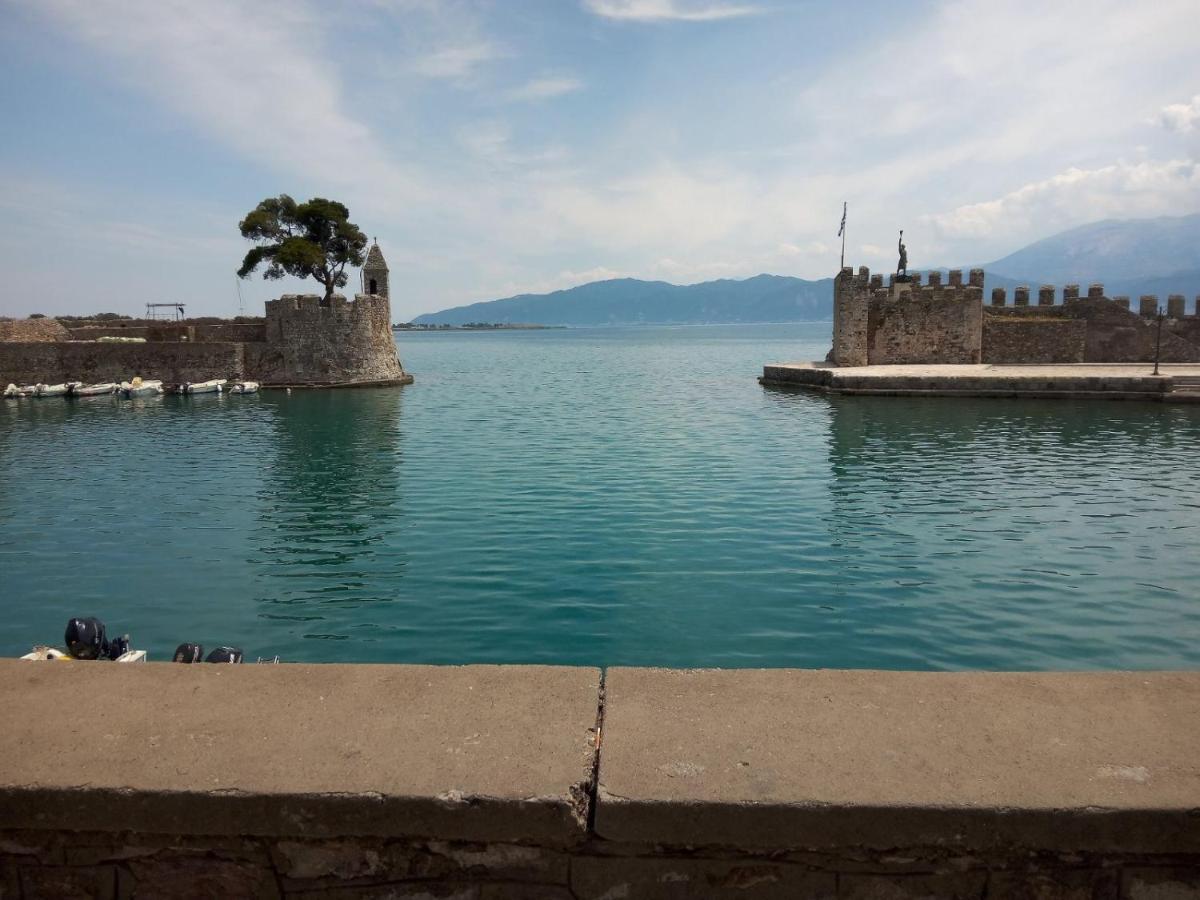 Clock'S House Apartment Nafpaktos Bagian luar foto