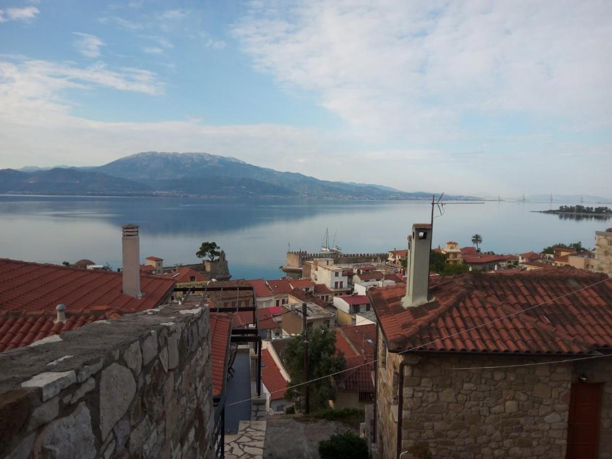Clock'S House Apartment Nafpaktos Bagian luar foto