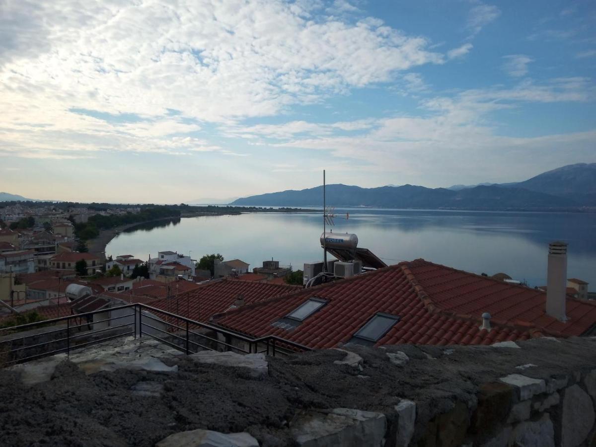 Clock'S House Apartment Nafpaktos Bagian luar foto