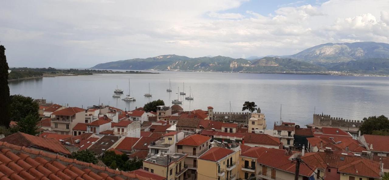 Clock'S House Apartment Nafpaktos Bagian luar foto