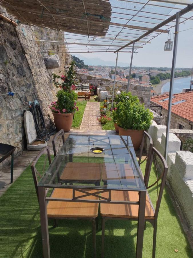 Clock'S House Apartment Nafpaktos Bagian luar foto