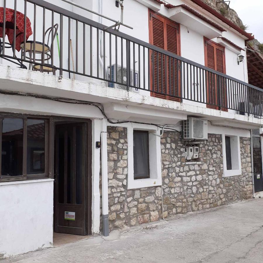 Clock'S House Apartment Nafpaktos Bagian luar foto